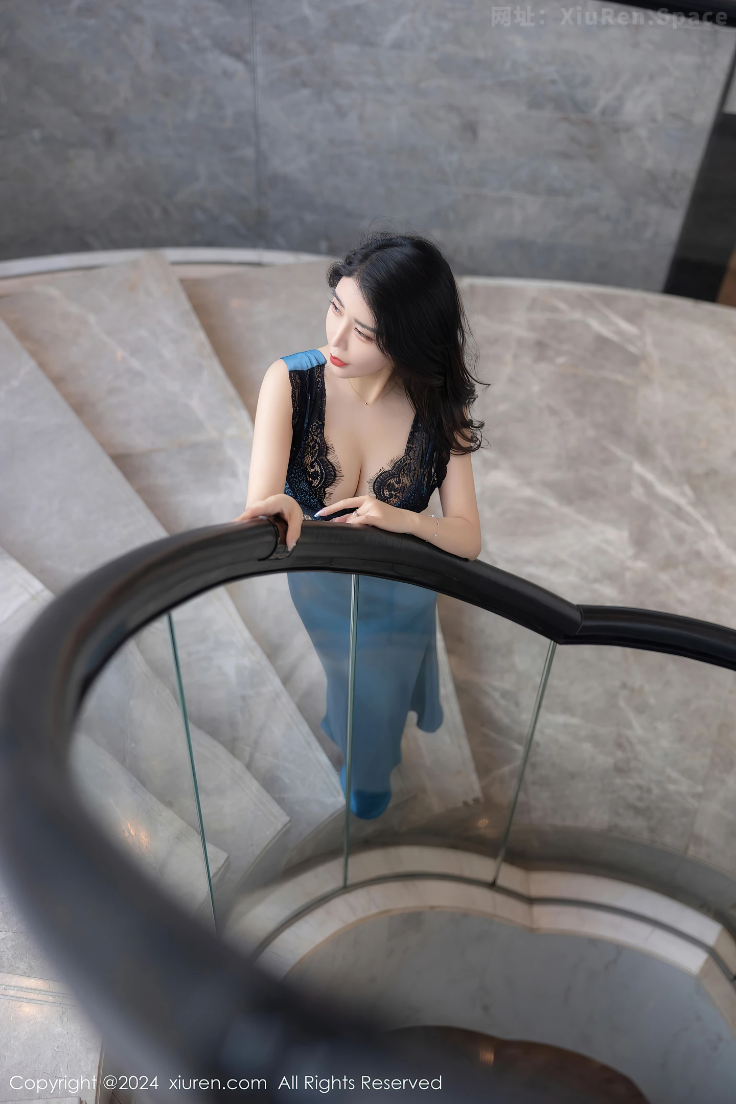 图片[2]-[XiuRen秀人网]VOL.8466 模特李若汐性感蓝黑色长裙露黑色情趣内衣秀完美身材诱惑写真81P-秀人网官方网站